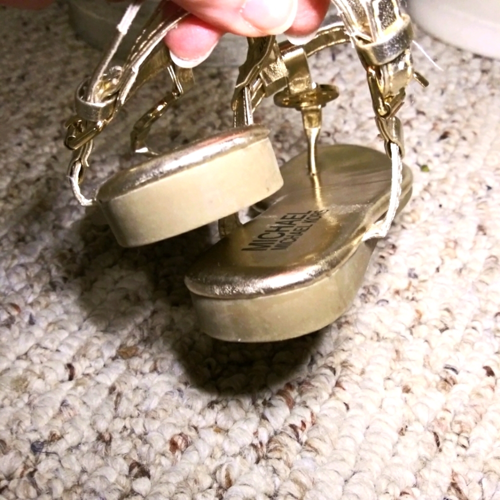 Michael Kors Toddler Girl's Gold Metallic MK Charm Thong Back Strap Sandals - Picture 5 of 9
